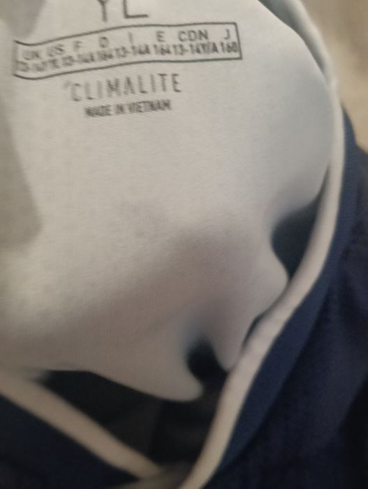 Tricou copiii mărimea M original Adidas aproape nou.