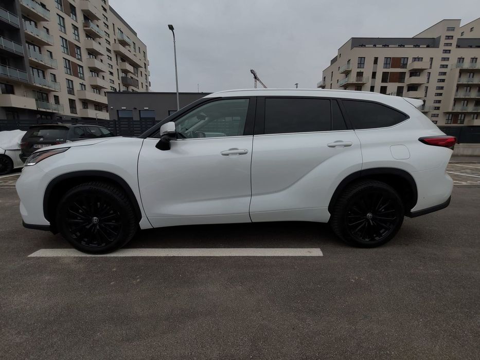 Toyota Highlander Unicul proprietar. Mașină îngrijită, ținută în garaj ventilat.