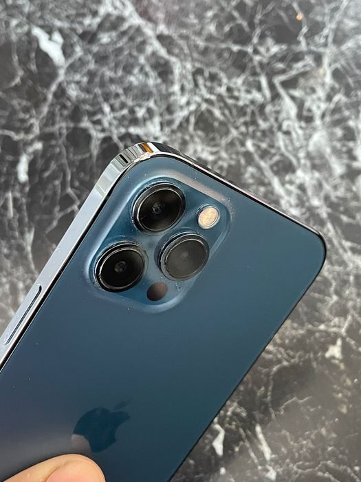 Iphone 12 pro max si iphone 12