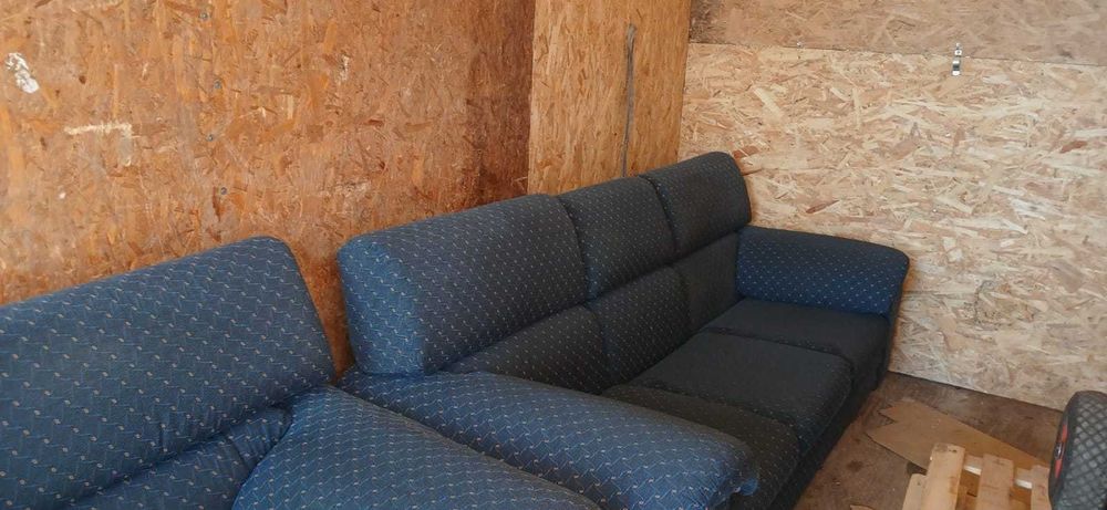 Vând 2 canapele — 2 locuri și 3 locuri — stare foarte bună