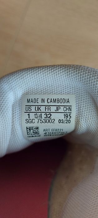 Adidași fete marimea 32