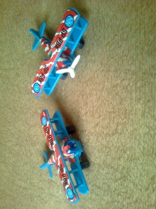 играчки колички; камиончета