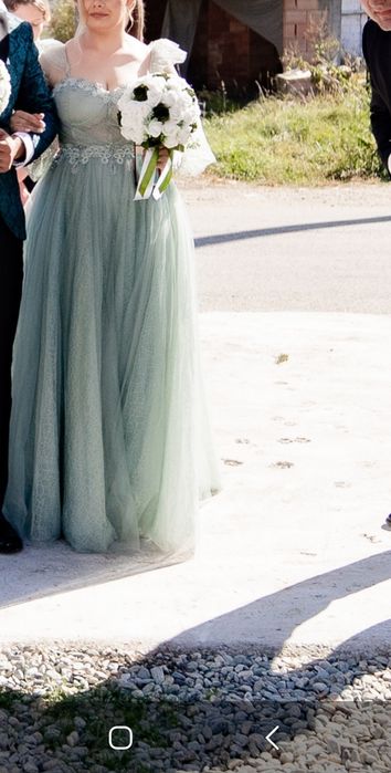 Vând rochie de nașa