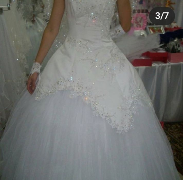 Свадебные платья и аксессуары