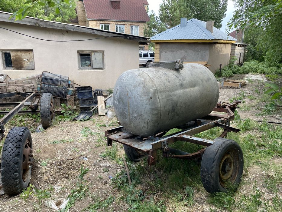 Прицеп с алюминиевой бочкой