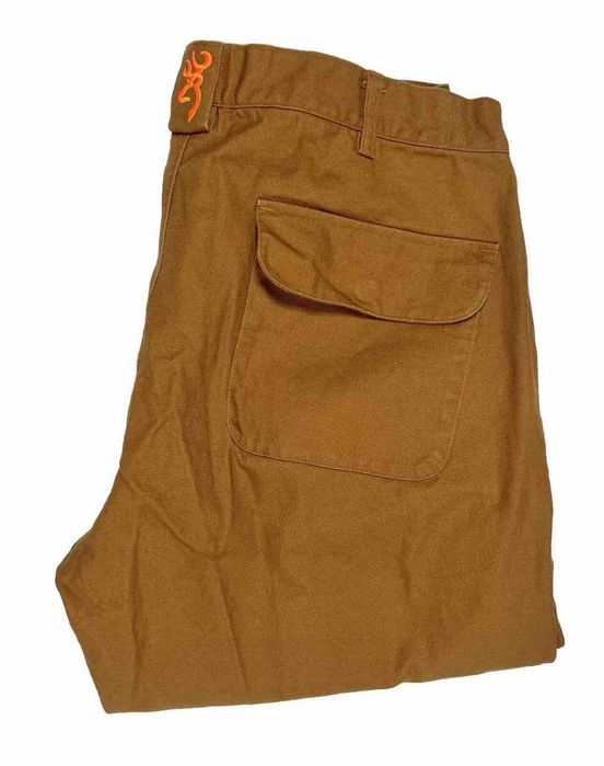 Несколько охотничьих брюк BROWNING и защитные фартуки от колючек.