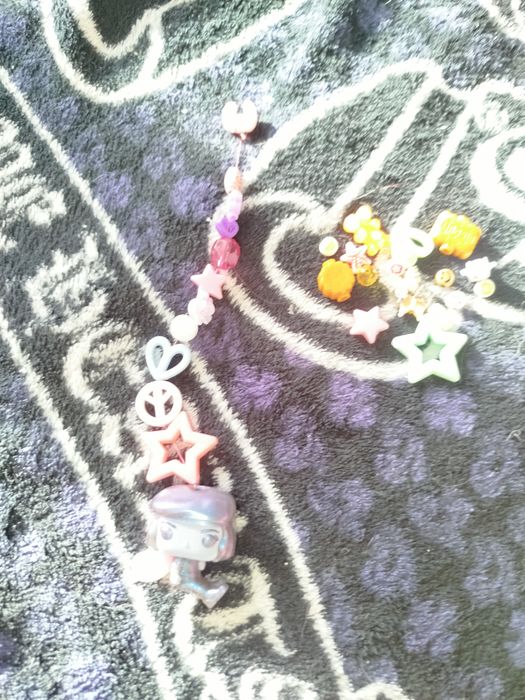 Брелок очень странные дела с Робин из изнанки