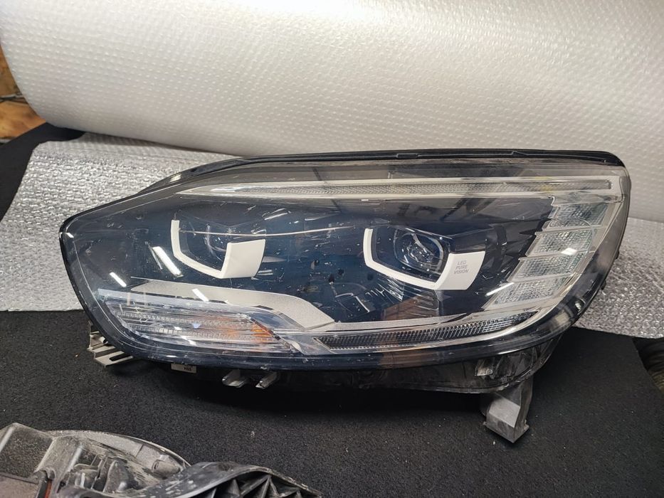 Vînd far stînga dreapta full led renault scenic 4 2018