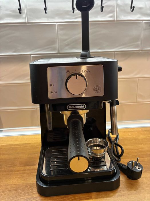 кафе машина  Делонги Stilosa  15 bar, 1100 W, 1 л, Черен