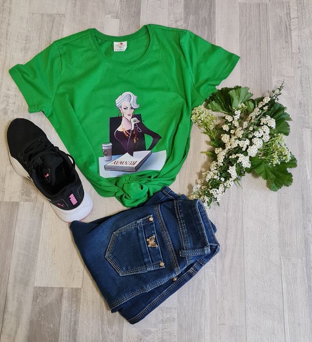 Класическа дамска  памучна вталена тениска с щампа