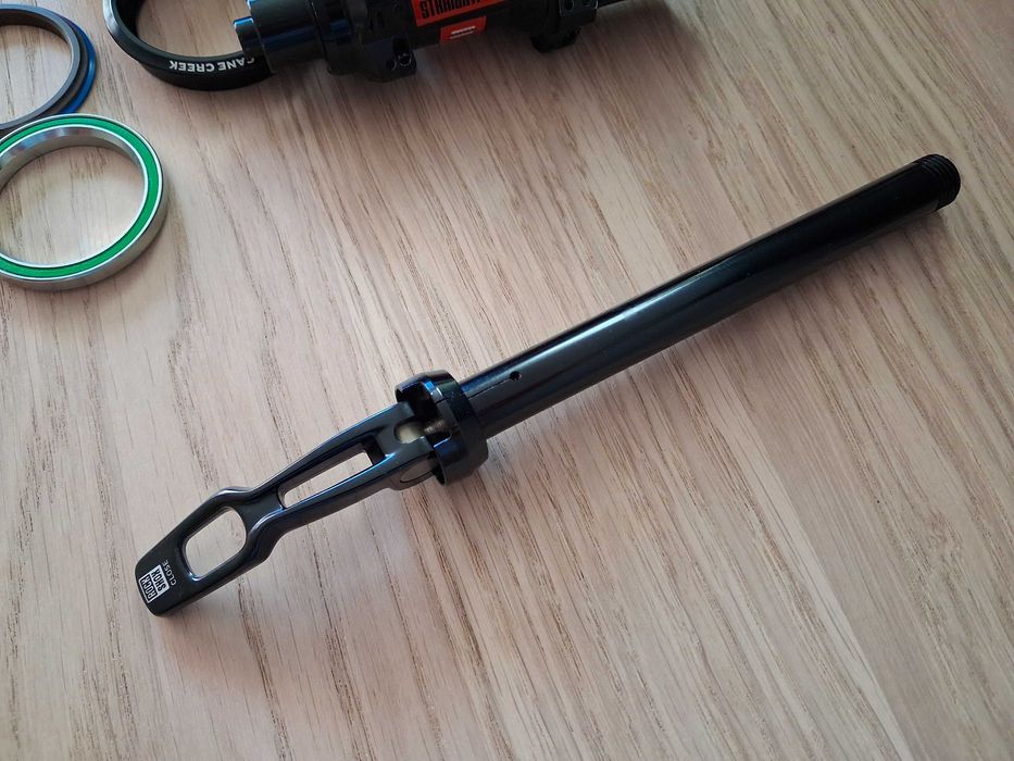 Главина DT Swiss, чаша (headset) Cane Creek ZS, ос Rock Shox Maxle 15