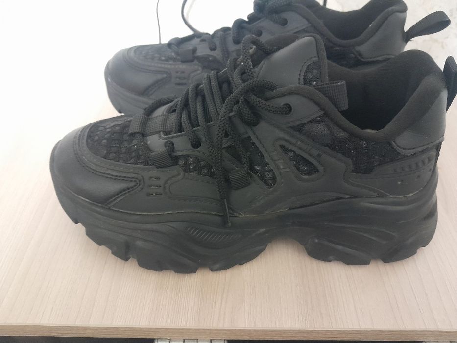 Кроссовки женские размер 37