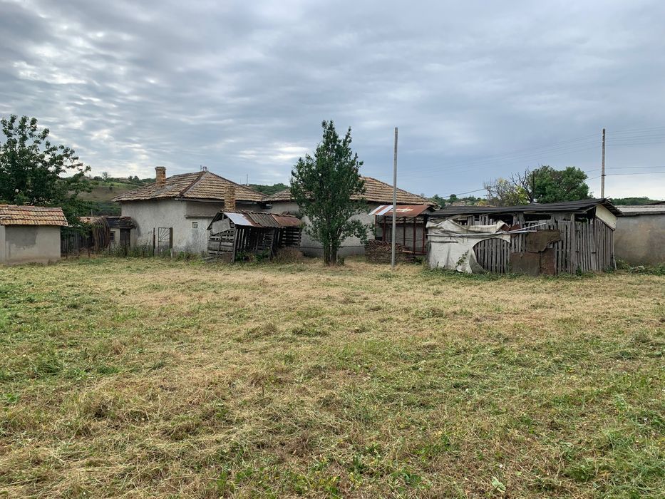 Къща с двор  с. Брестак, обявата е от собственик