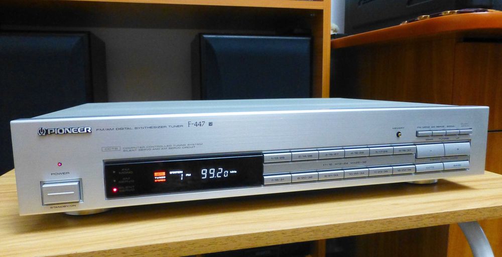 Tuner Pioneer ca nou