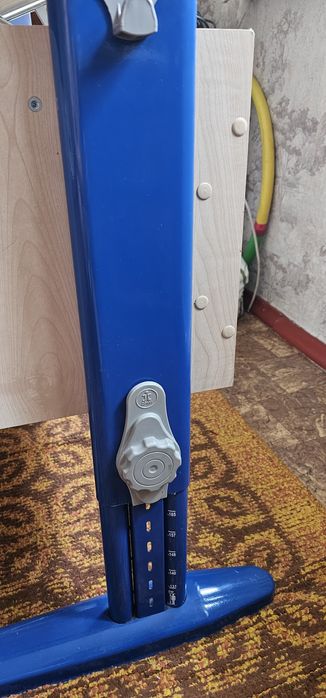 Продам отличную стол парту