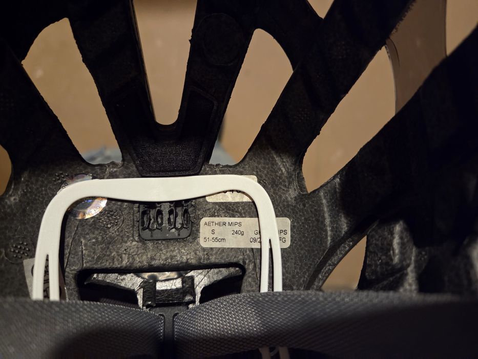 Каска Giro Aether Mips