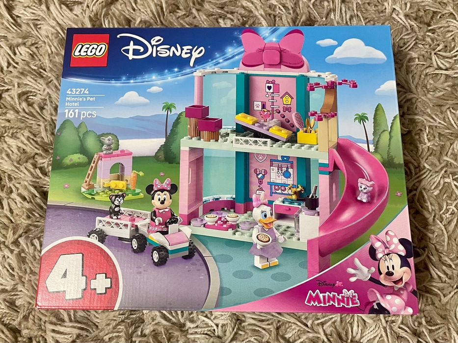 LEGO Disney Minnie's Pet Hotel set