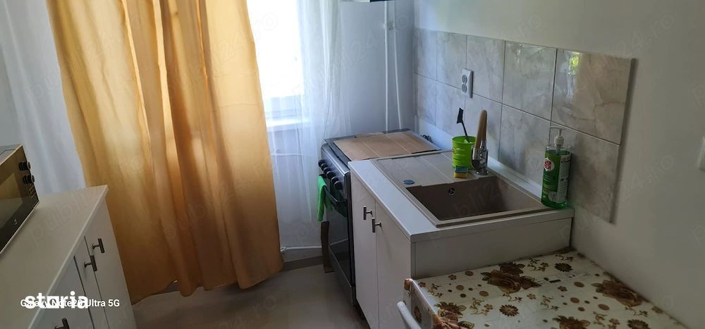 vand aparatment 3 camere, bucatarie si doua bai. 51 mp langa piata Doi