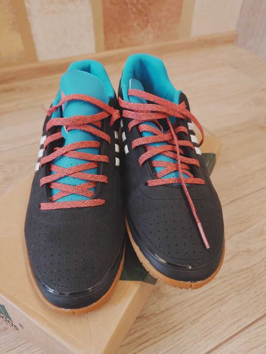 Обувки за зала Adidas