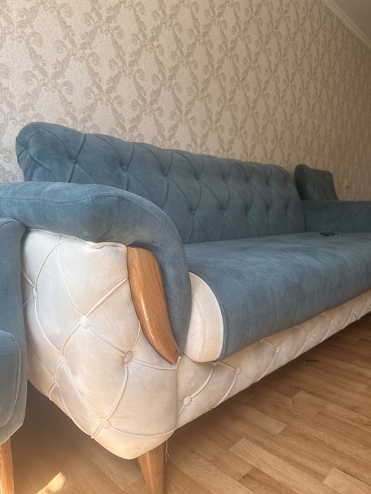 Продам диван с двумя креслами
