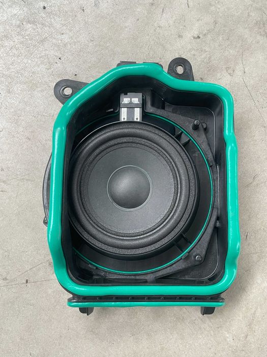Subwoofer dreapta Bmw seria 5 G30 - G31, 6 G32 cod 9395862