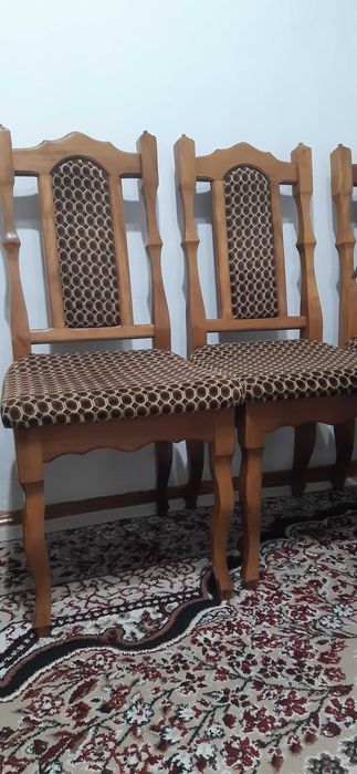 Stol va stullar sotiladi