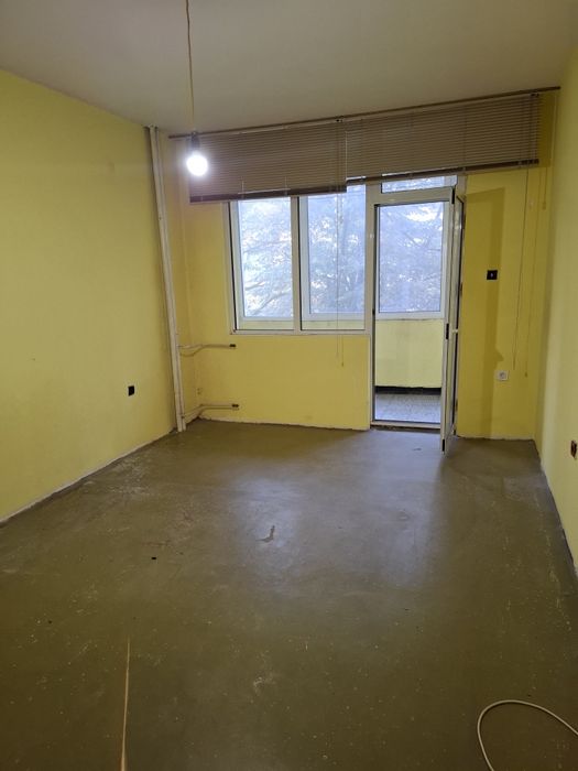 Продава се Четиристаен апартамент в Казанлък - 100 кв.м за 1046 €/кв.м - Снимка #1