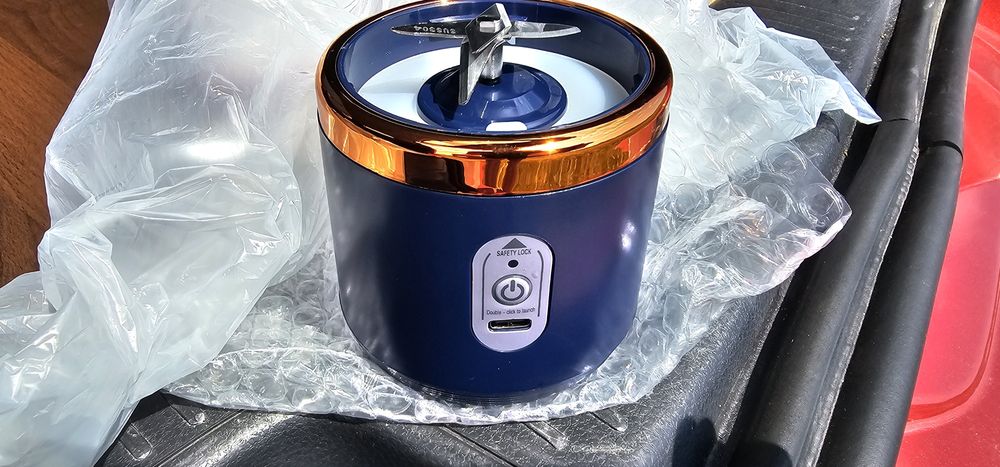 Blender Storcator de fructe portabil Nou in Cutie set 2 pahare si blen