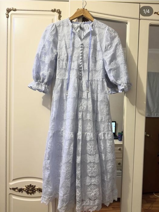 Платья размер 42 бир рет киилди почти новый багасы 7мын