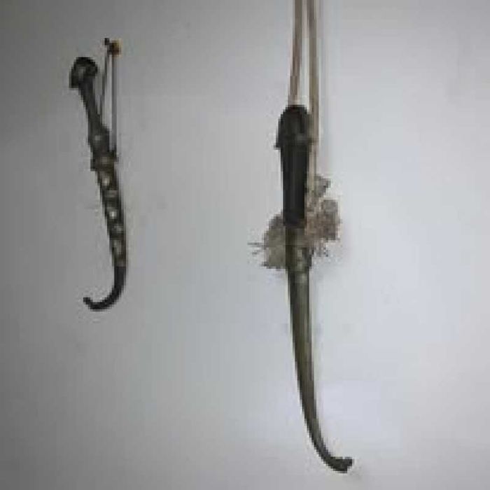 Cutit cu teaca din alama cu tenta arabeasca