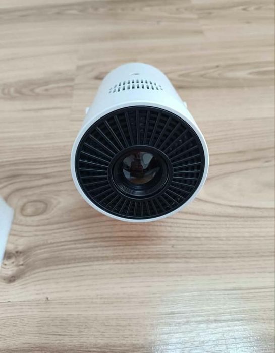 Нов преносим смарт LED проектор за телефон / Home Theater (HY300 / Mini Projector)