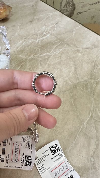 Продам комплект серебряное кольцо и серьги. Новые