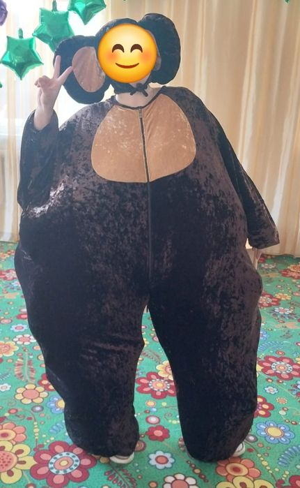 Продам костюмы разные