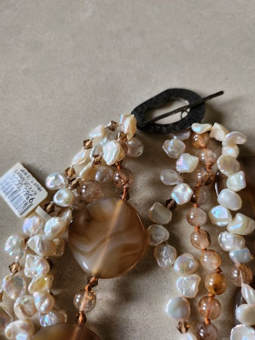 Красива нова огърлица перли и ахат