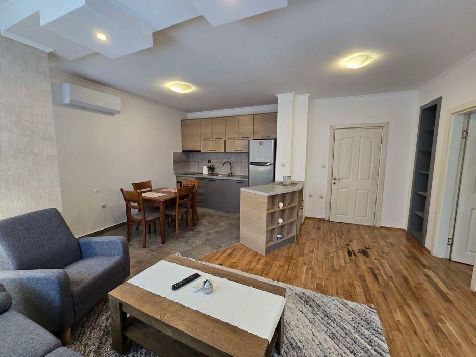 Дава се под наем Тристаен апартамент в Пловдив, Център - 73 кв.м за 550 € - Снимка #1