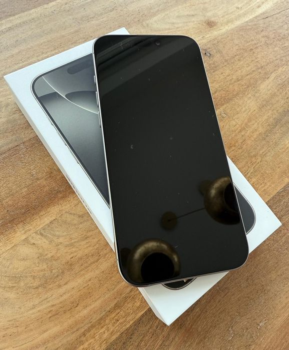 iPhone 16 Pro Max Natural Titanium 256 GB stare impecabila

Vand iPhon