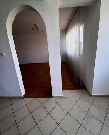 Дава се под наем Тристаен апартамент в София, Лозенец - 120 кв.м за 765 € - Снимка #2