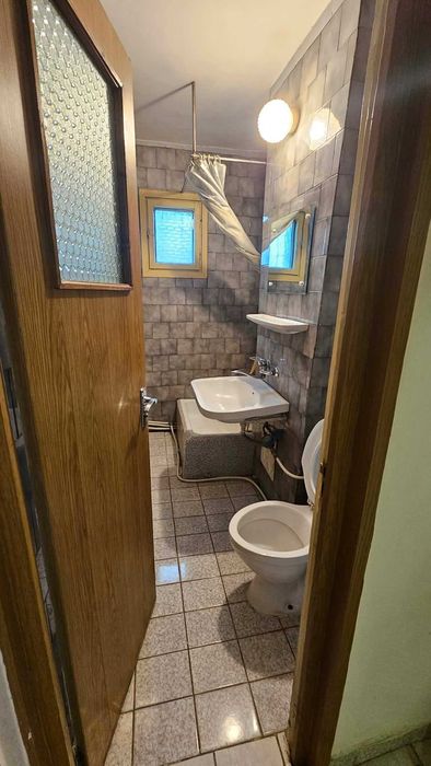 Apartament 4 camere decomandat de închiriat Nicolina