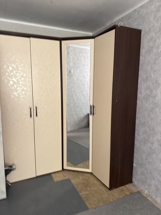 Угловой гардеробный шкаф