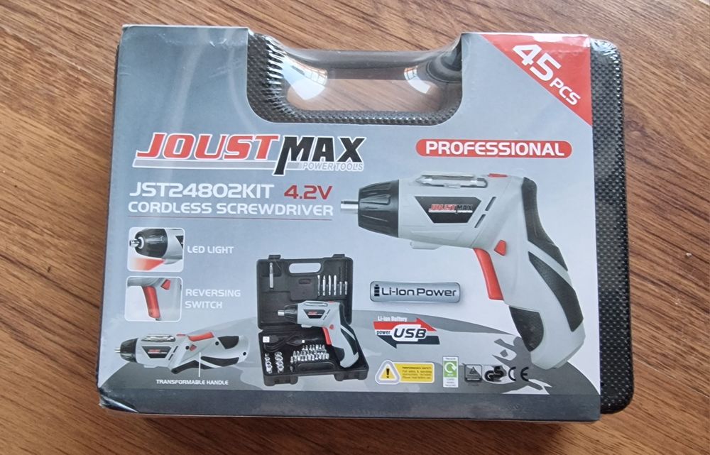 Електрическа отвертка-винтоверт в куфар с битове и аксесоари