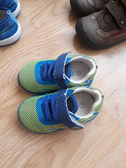 Продам детскую обувь