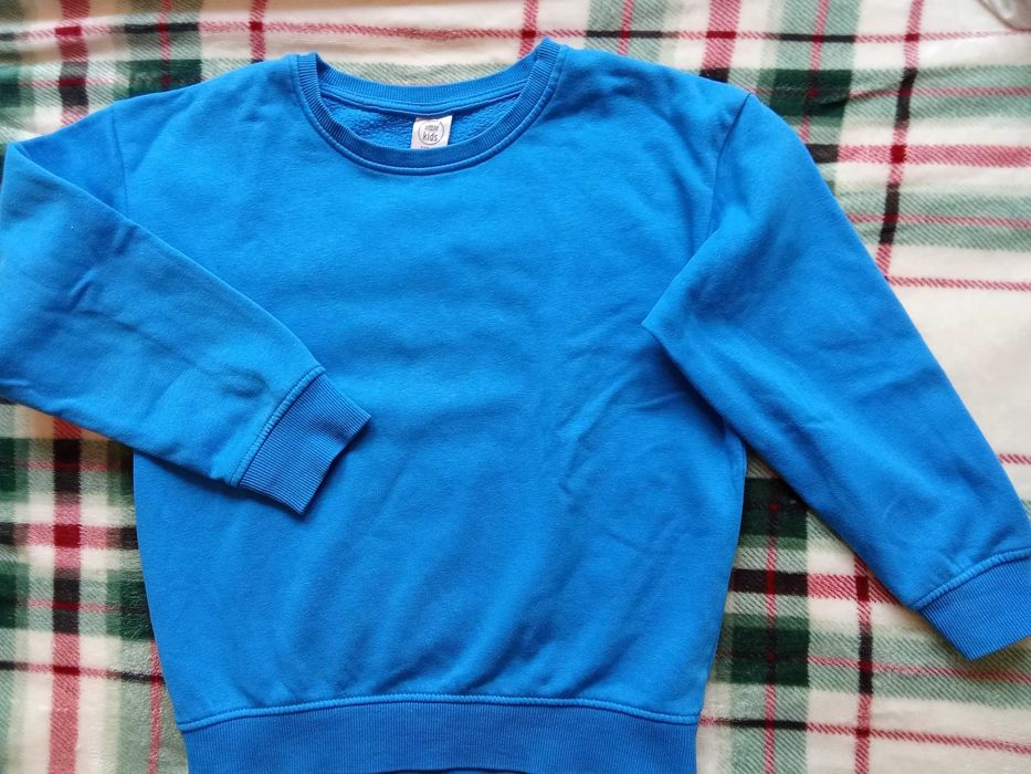 Осем блузи за момче 6-7 г. за 8 евро.