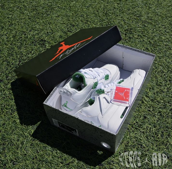 Air Jordan 4 Green Metallic