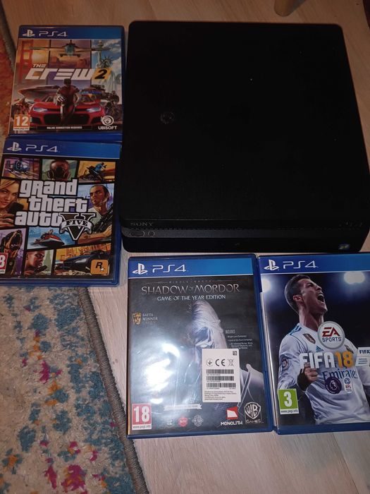 Vând PS4 slim cu 4 jocuri, fara manetă