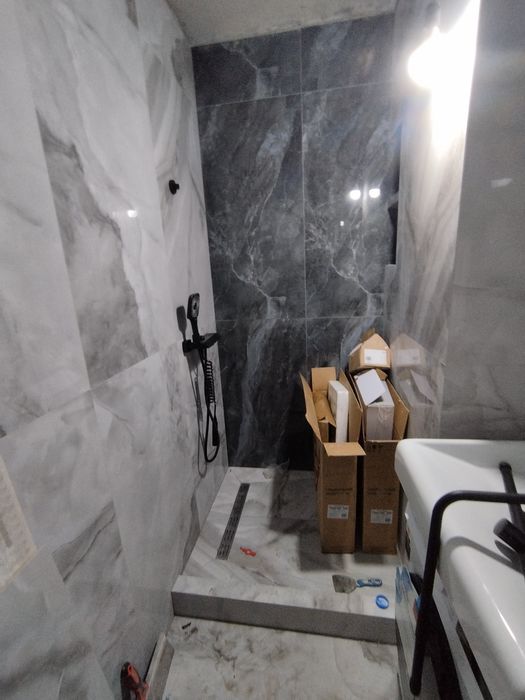 Сантехник с материалом