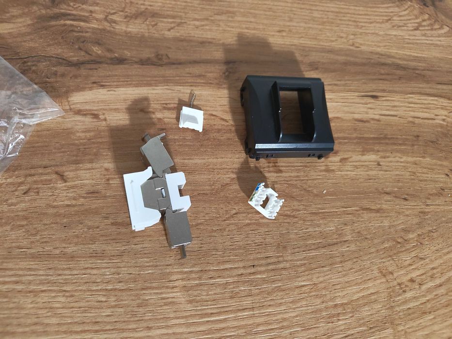 Rutere/puncte de acces Wi-Fi + Ethernet, 300 MB/s, tester  cabluri