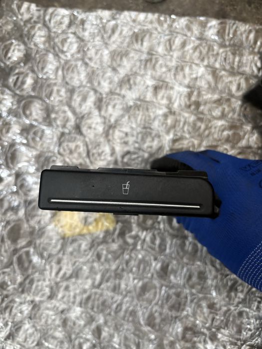 Audi A4 B6 B7 Поставка за чаша Къп холдър