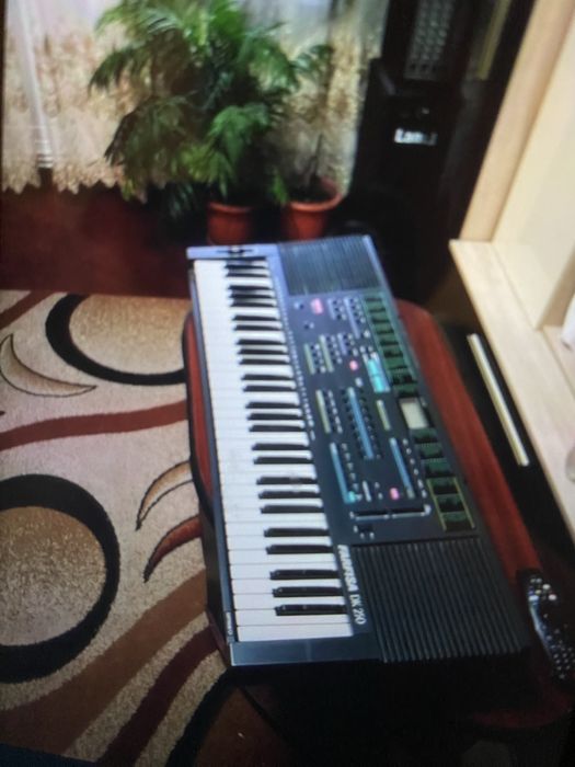 Vand orga Farfisa DK 250 in stare buna de functionare