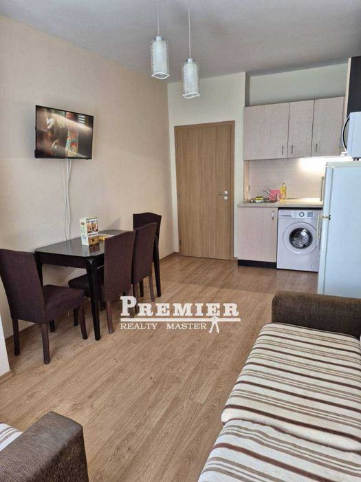 Продава се тристаен апартамент  в курорта Слънчев бряг.