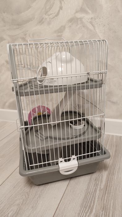 Продам двухъярусную клетку для хомяков